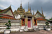 Bangkok Wat Pho, the precint of the mondop (library). 